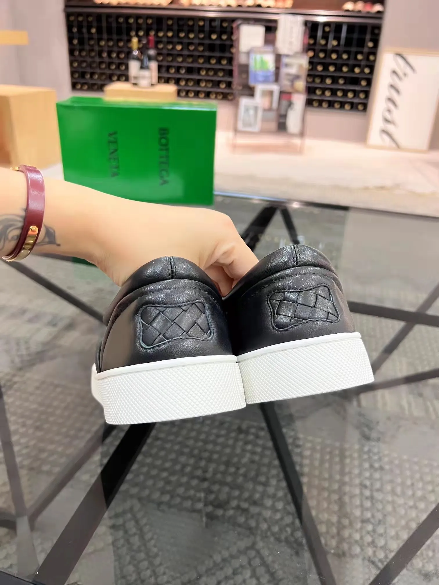 Men's men's shoes 💰420 [New style] 🎍🎍⚠️BOTTEGA VENETA) BV fashionable and casual classic, classic on sale ⬆️⬆️! (High quality) only better than genuine products from counters! Top handcrafted woven decoration [strong]💯💯 Breathable mesh lining plus mixed sheepskin and original latex feet! Genuine rubber anti-slip outsole! ! Super comfortable! Welcome to compare the authentic products at the counter! 38 to 44 (45 can be customized